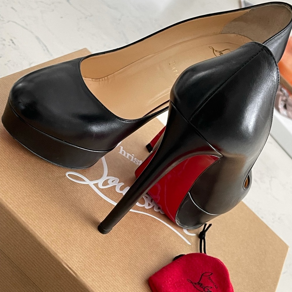 Beautiful Elegant Christian Louboutin Bianca 140